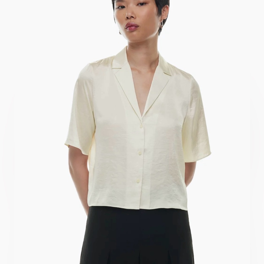 Aritzia Wilfred Beso Satin Button Up Short Sleeve Blouse Shirt in Light Birch